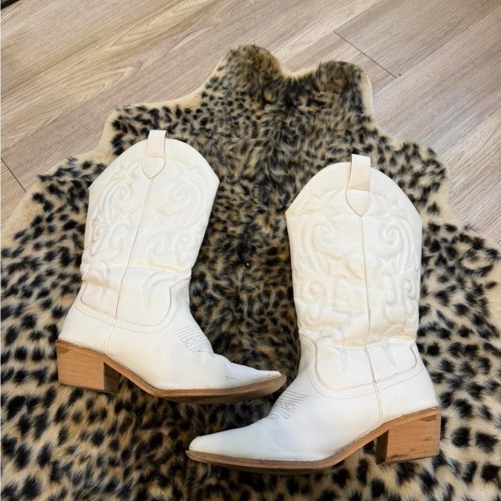 SHEIN White Embroidered Cowboy Boots